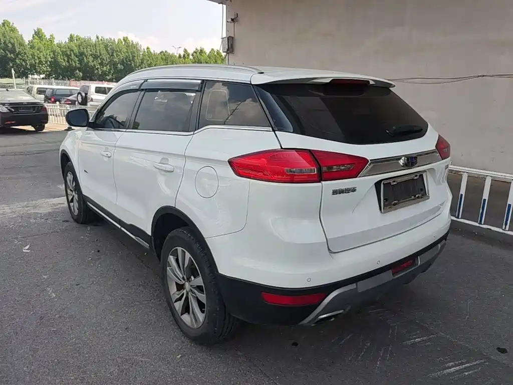Фото 5 - Geely Atlas