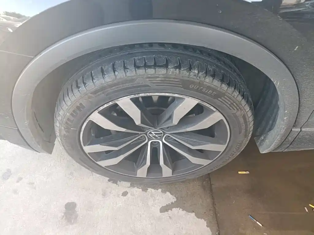 Photo 23 - Volkswagen Tiguan L