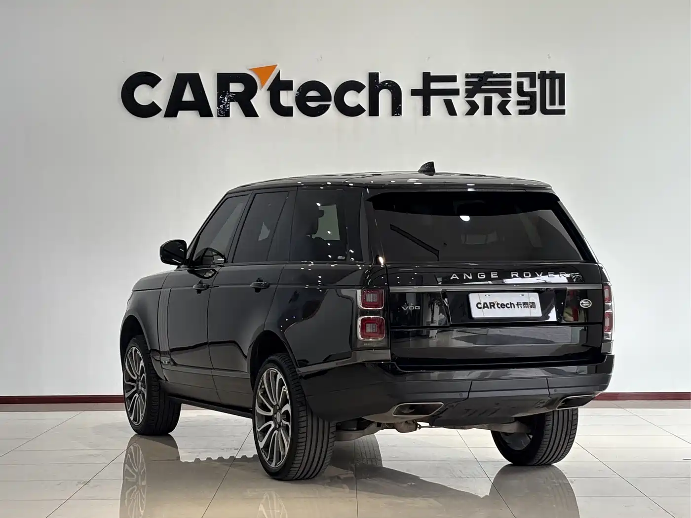 Land Rover Range Rover 2021 3.0 L6 Golden Age Edition фото 26
