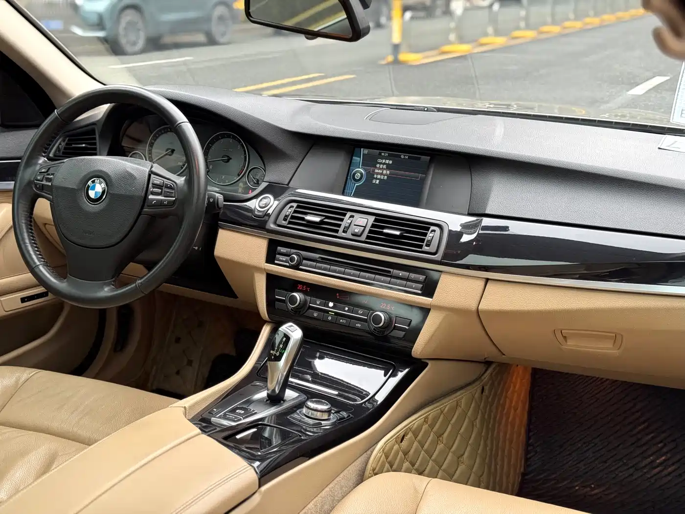 BMW 5 Series 2011 520Li Elegance фото 10