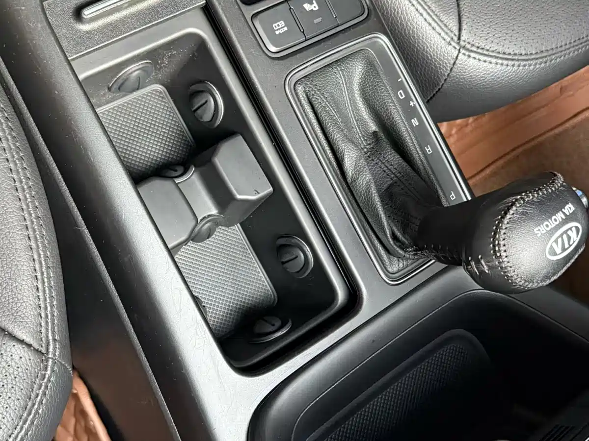 Kia Sorento 2013 2.2T 5-seat Diesel Luxury Edition фото 5
