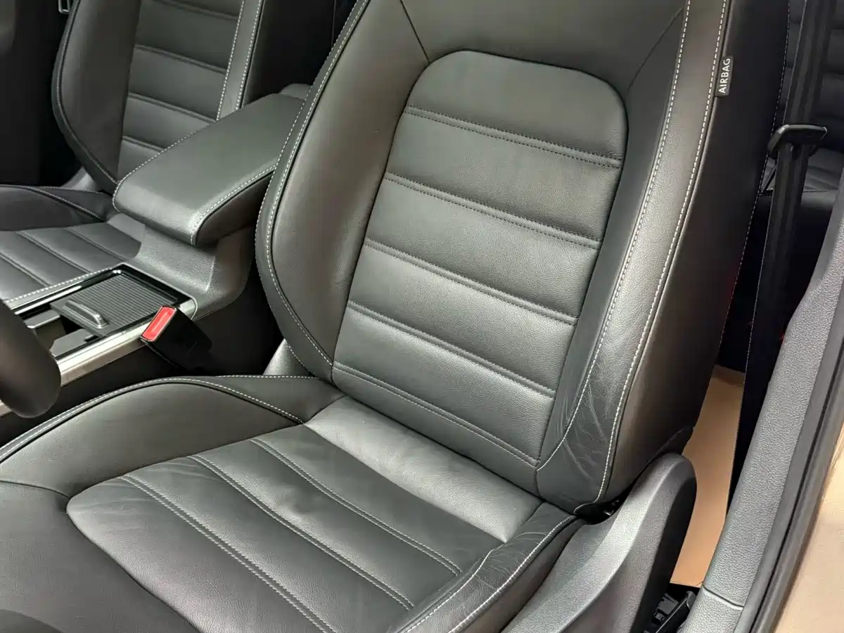 Volkswagen Passat 2016 330TSI DSG Honor Edition фото 8