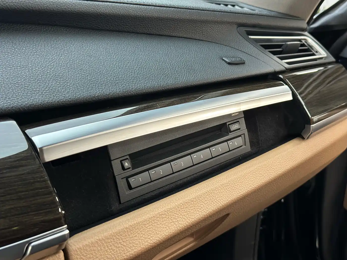 BMW 7 Series 2011 750Li xDrive фото 16