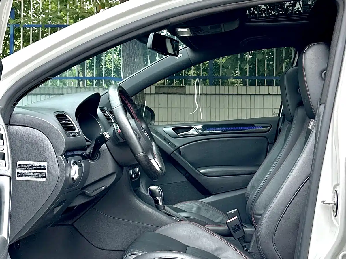 Volkswagen Golf GTI 2012 2.0TSI GTI фото 18