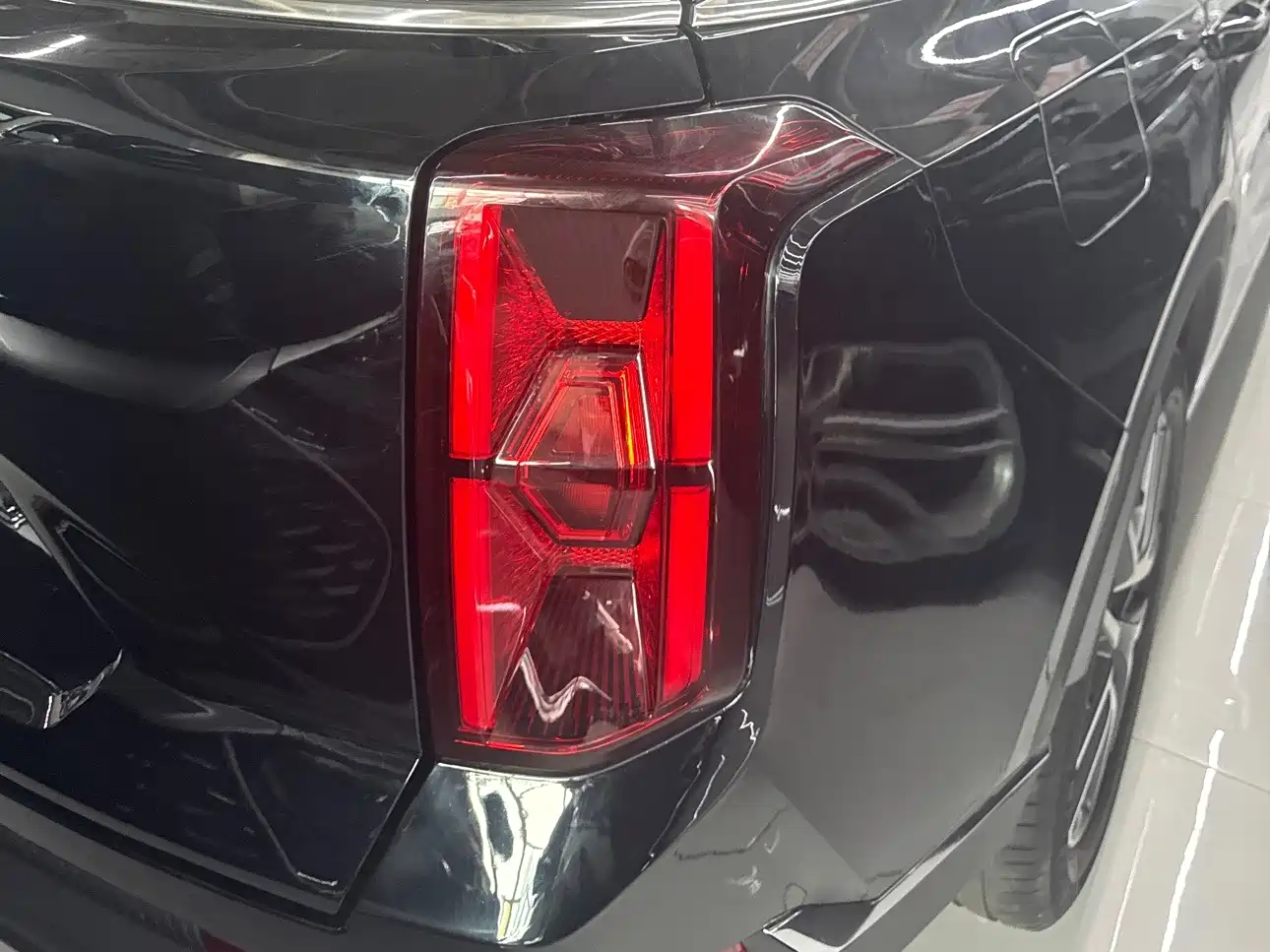 GAC Trumpchi Trumpchi GS8 2025 2025 Pilot Series 2.0TGDI 2WD Luxury Edition 5-seater