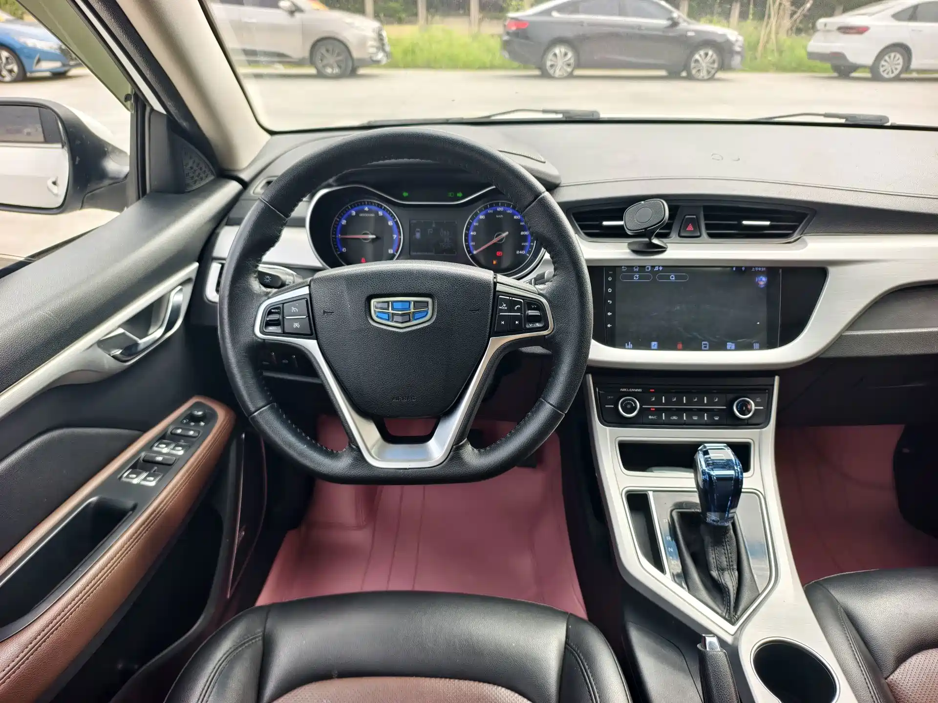 Фото 11 - Geely Vision