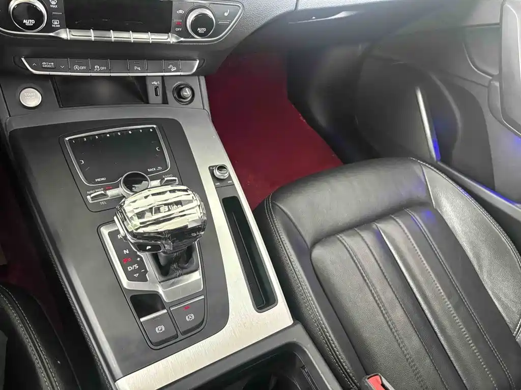 Audi Q5L 2020 Facelift 40 TFSI Honor Fashion фото 13
