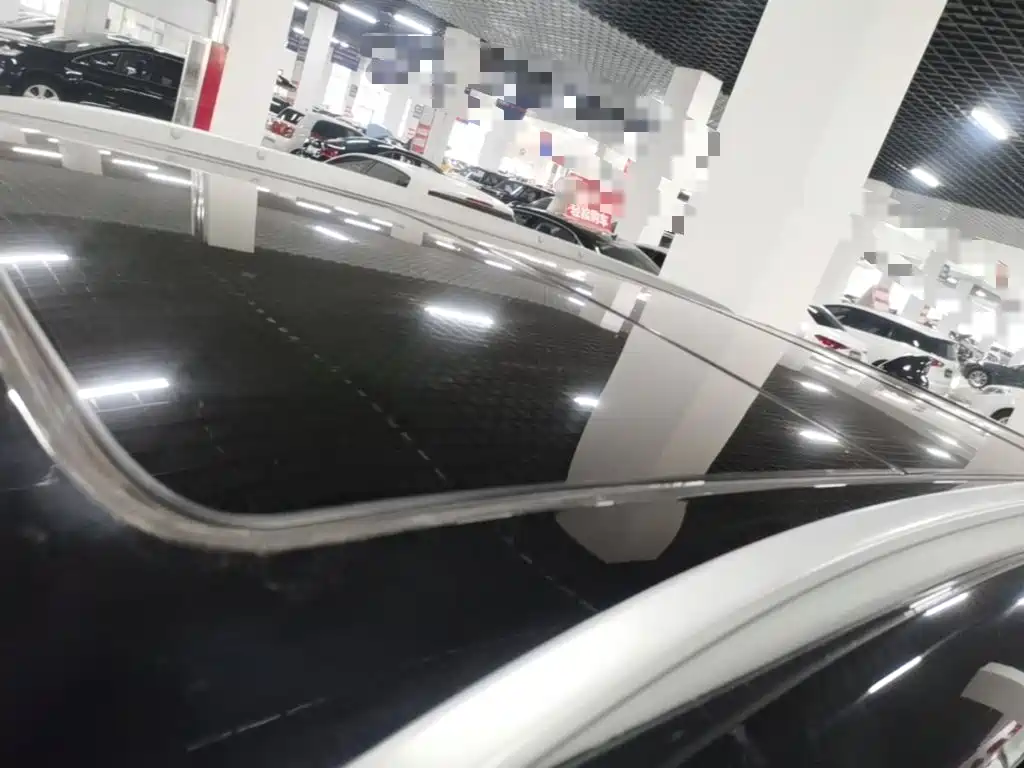 Фото 26 - Cadillac XT5