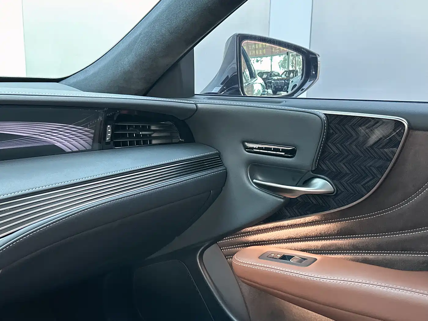 Lexus LS 2018 500h Executive Edition China V фото 9