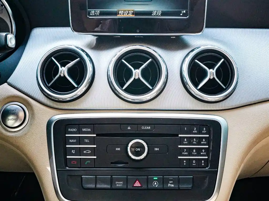Mercedes-Benz GLA 2016 GLA 200 Dynamic фото 13