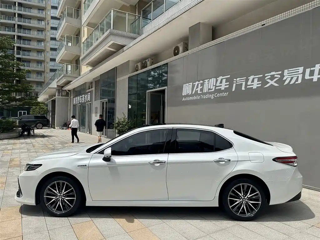Toyota Camry 2021 Hybrid 2.5HG Luxury Edition фото 14