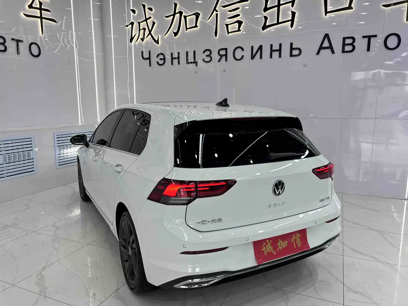 Volkswagen Golf 2023 280TSI DSG Pro 20th Anniversary Edition фото 6