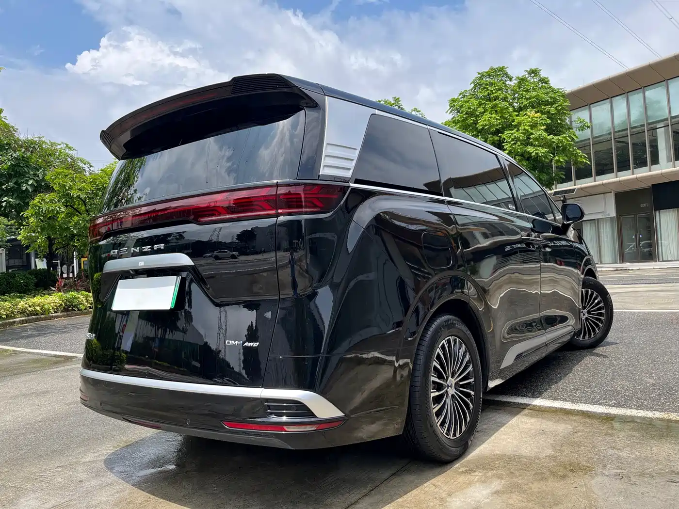 Denza D9 2022 DM-i 970 AWD Flagship фото 6