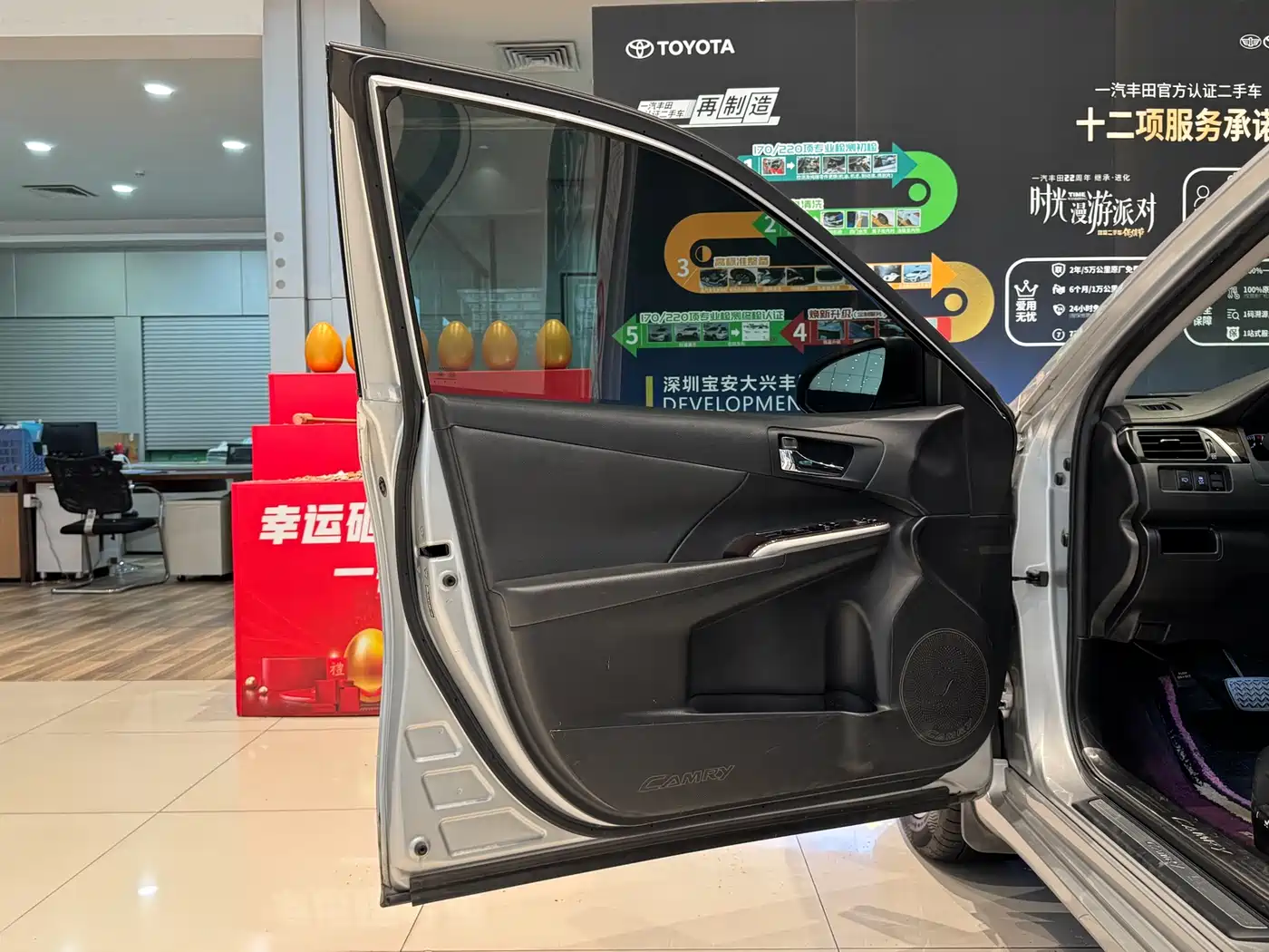 Toyota Camry 2015 2.5G Luxury Navigation Edition фото 7