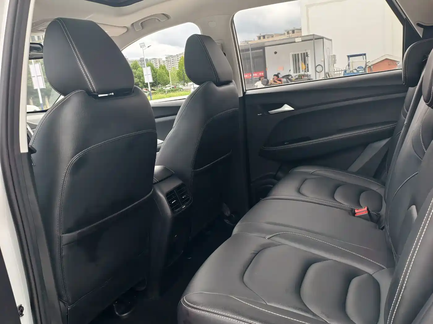 Baojun 530 2021 2021 Global Anniversary Edition 1.5T CVT Luxury 7-seater
