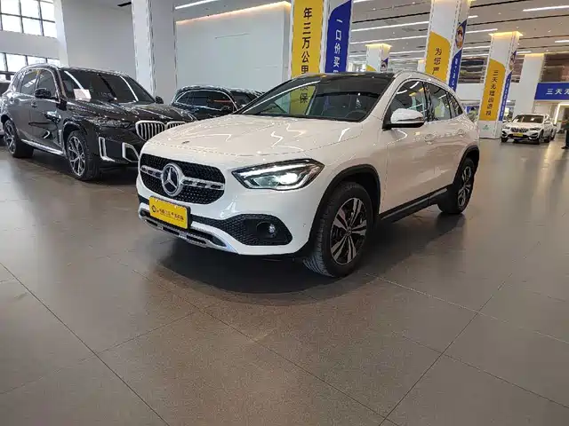 MERCEDES-BENZ GLA