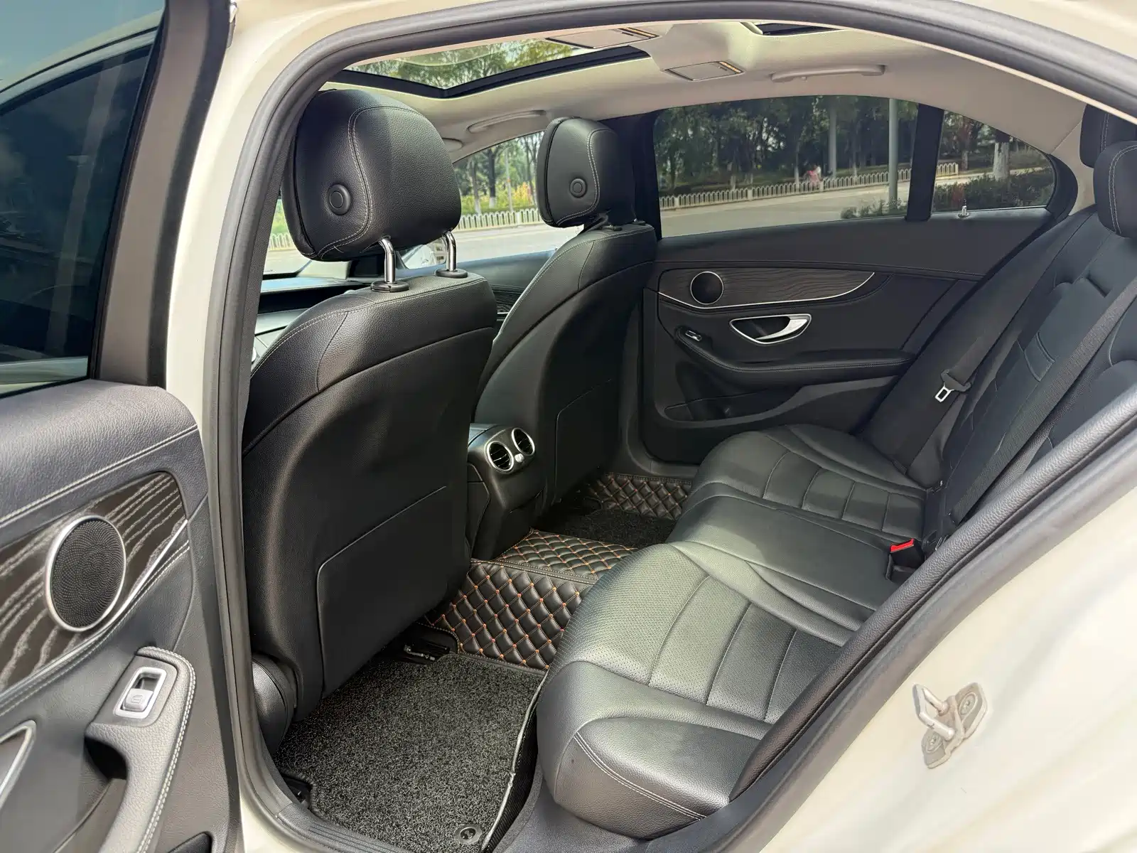 Фото 8 - Mercedes-Benz C-Class