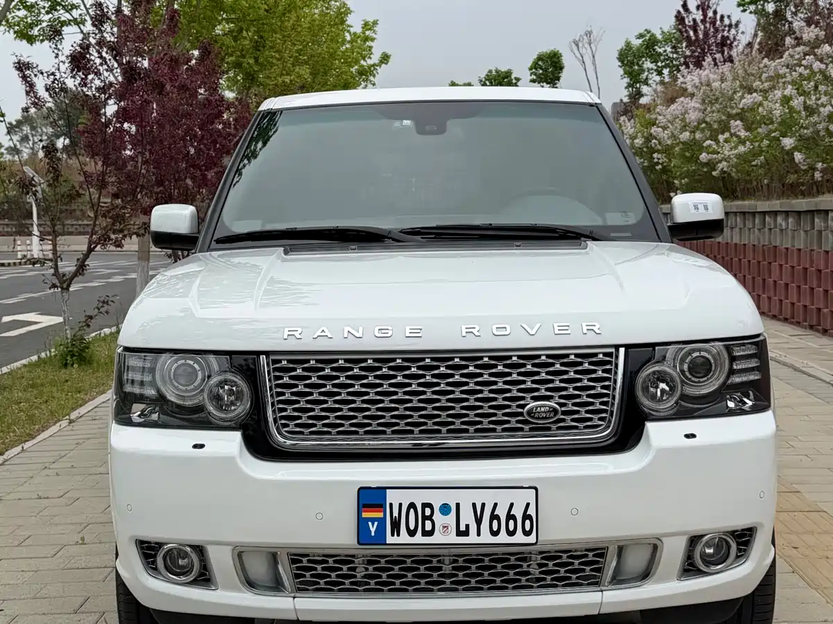 Land Rover Range Rover 2011 5.0 NA V8 HSE фото 2