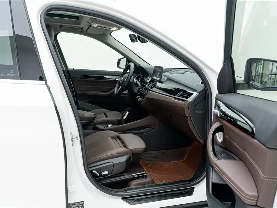 BMW X1 2021 sDrive25Li Leading фото 18
