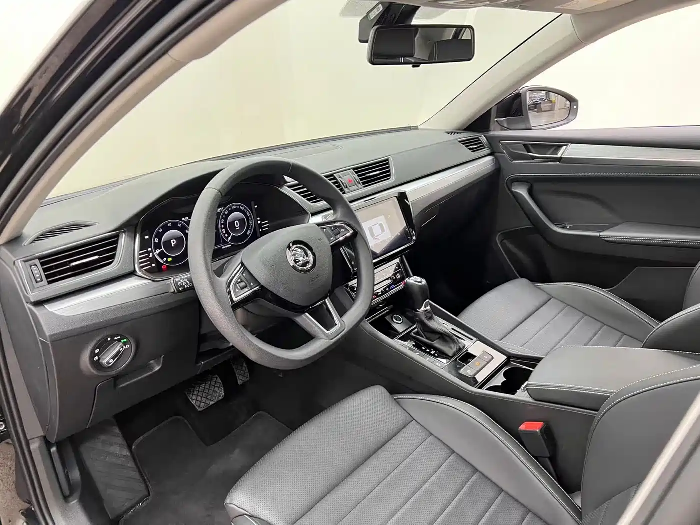 Škoda Superb 2025 Model TSI280 DSG Premium Edition фото 11