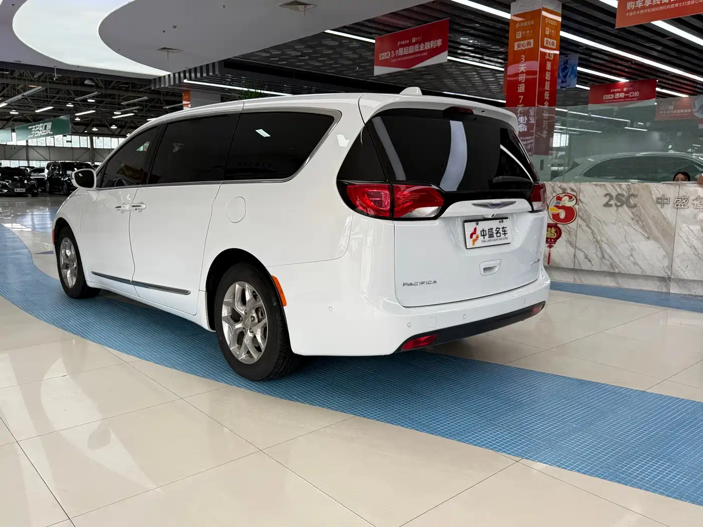 Chrysler Grand Voyager (Import) 2017 3.6L Premium Edition фото 5