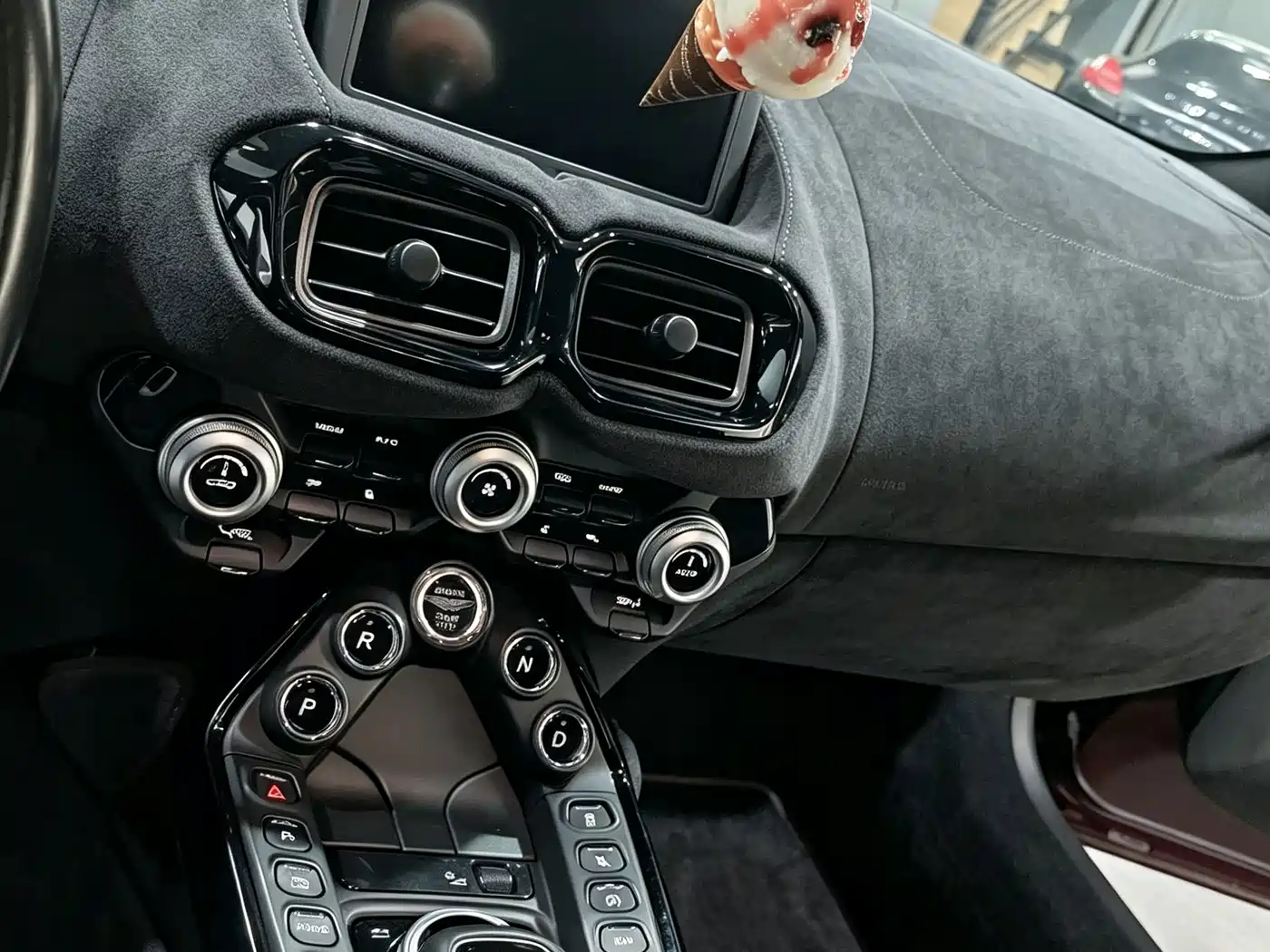 Aston Martin V8 Vantage 2019 2018 4.0T V8 Coupe