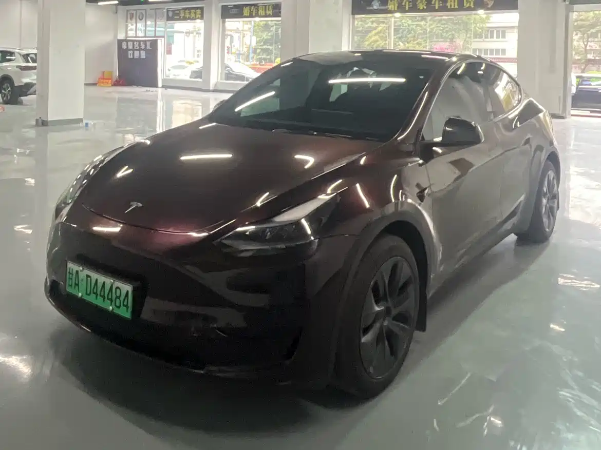 TESLA MODEL Y