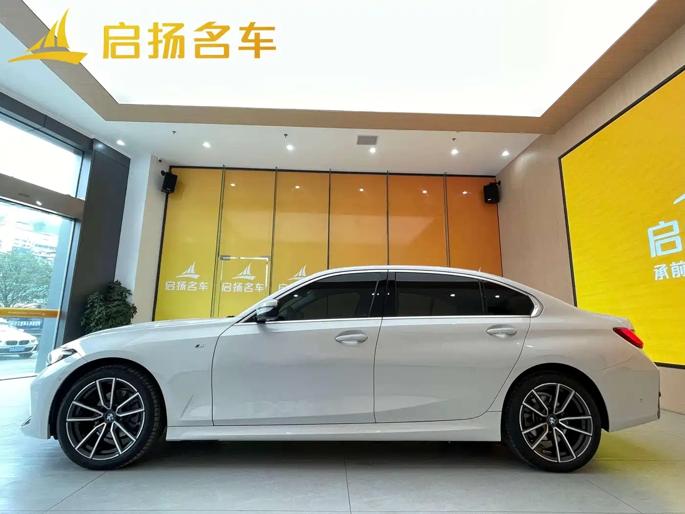 BMW 3 Series 2024 325Li M Sport Package фото 3