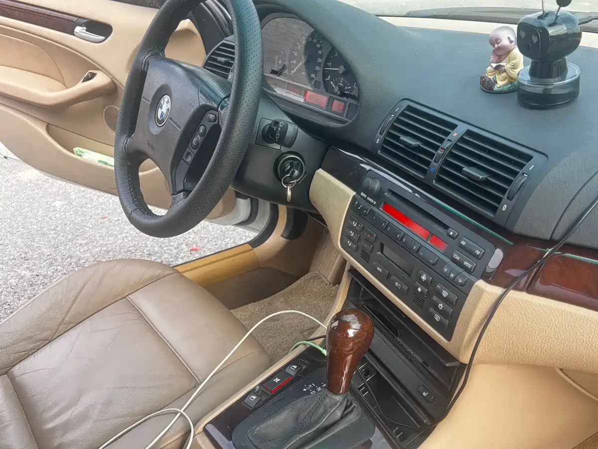 BMW 3 Series 2005 320i Leading фото 12