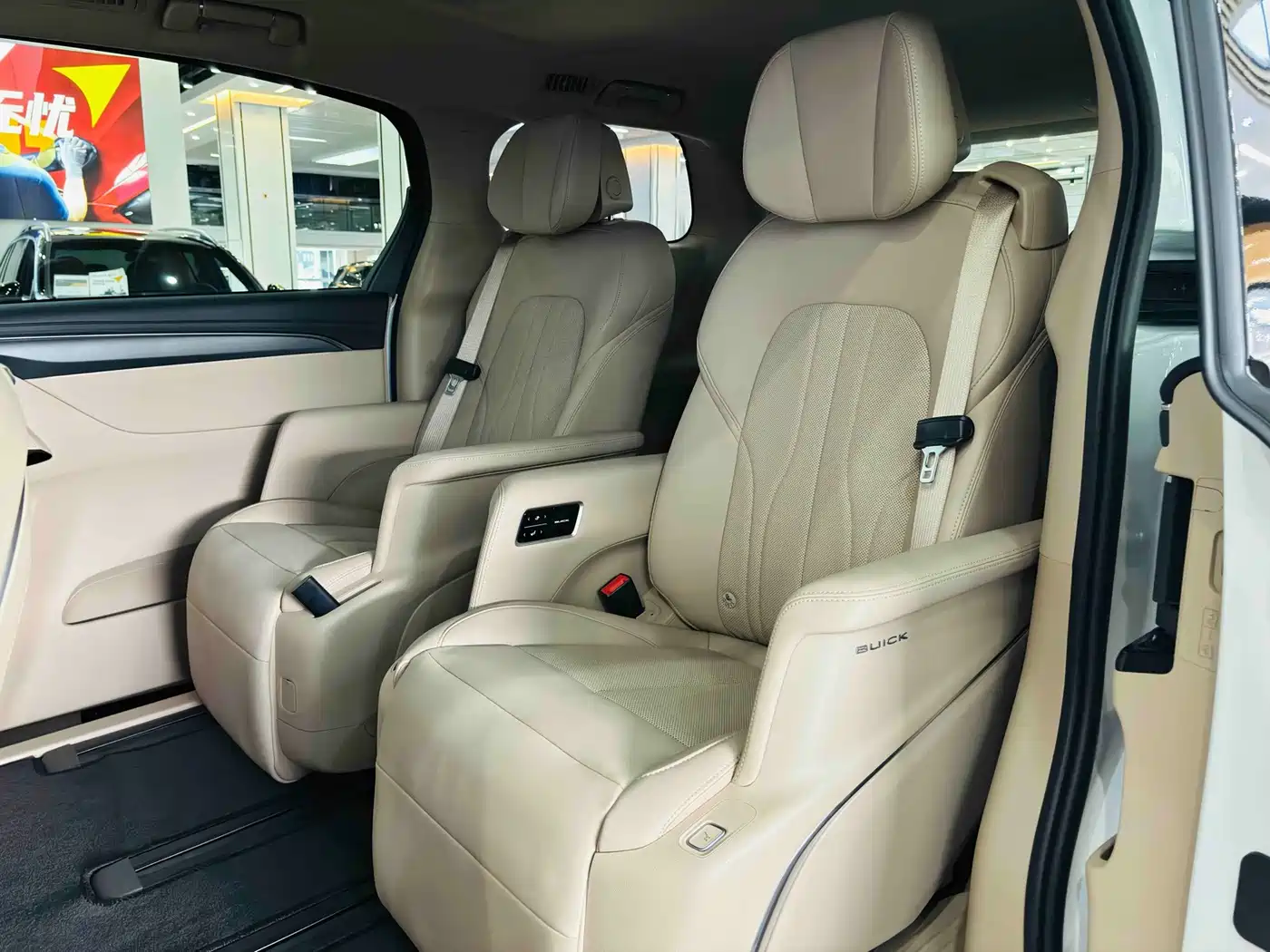 Buick GL8 New Energy 2025 2025 Land Honor Premium Edition 7-Seater