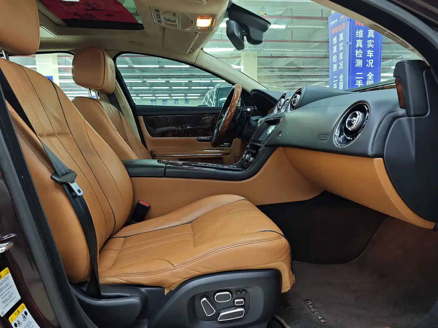 Jaguar XJ 2010 Model XJL 5.0 Panoramic Luxury Edition фото 11