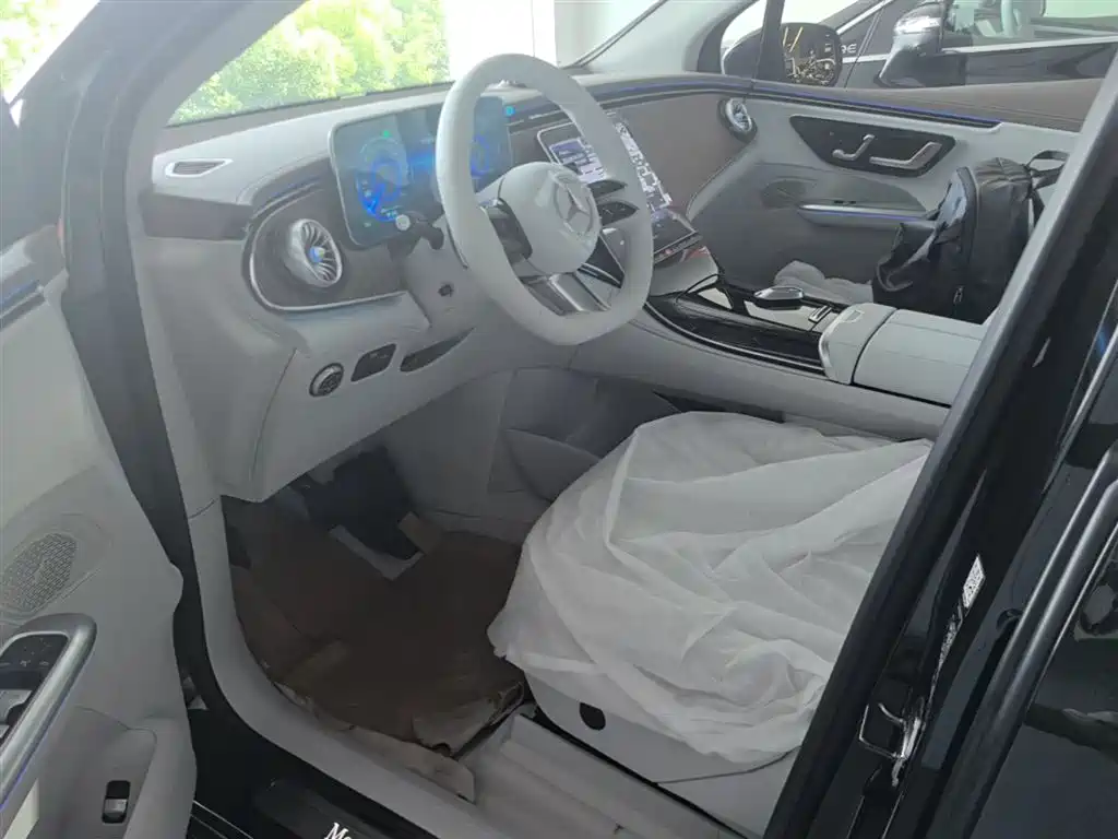 Mercedes-Benz EQE SUV 2024 500 4MATIC Pioneer Edition фото 15