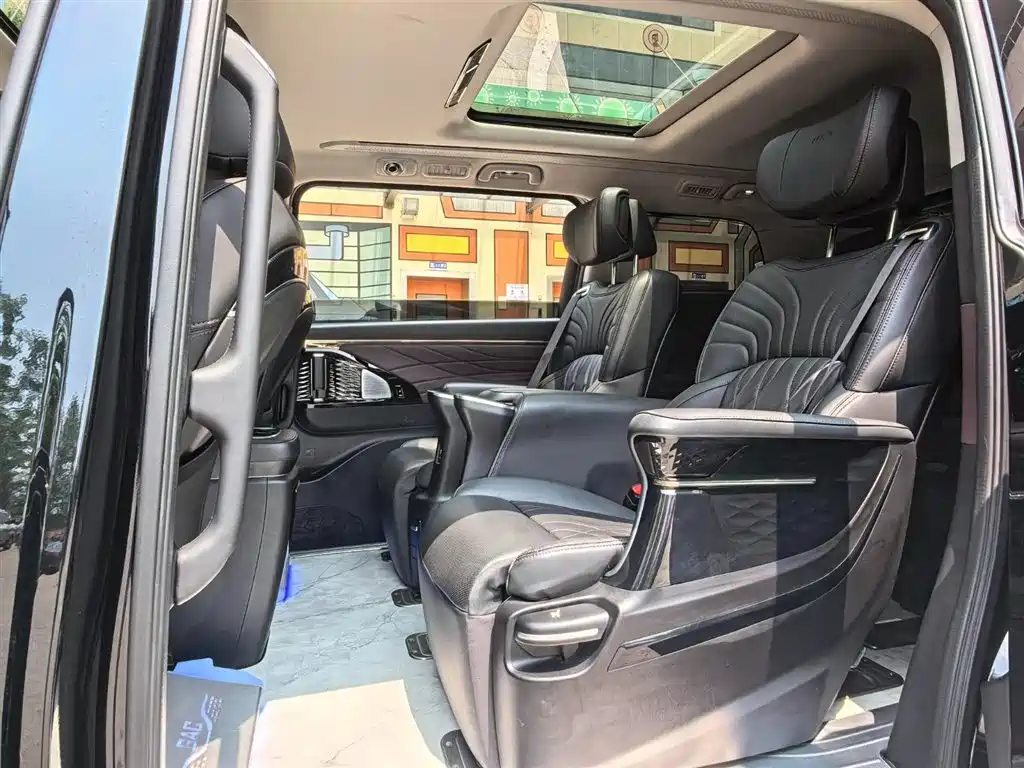 GAC Trumpchi Trumpchi M8 2023 Model Master Series Hybrid Ultimate Edition фото 4