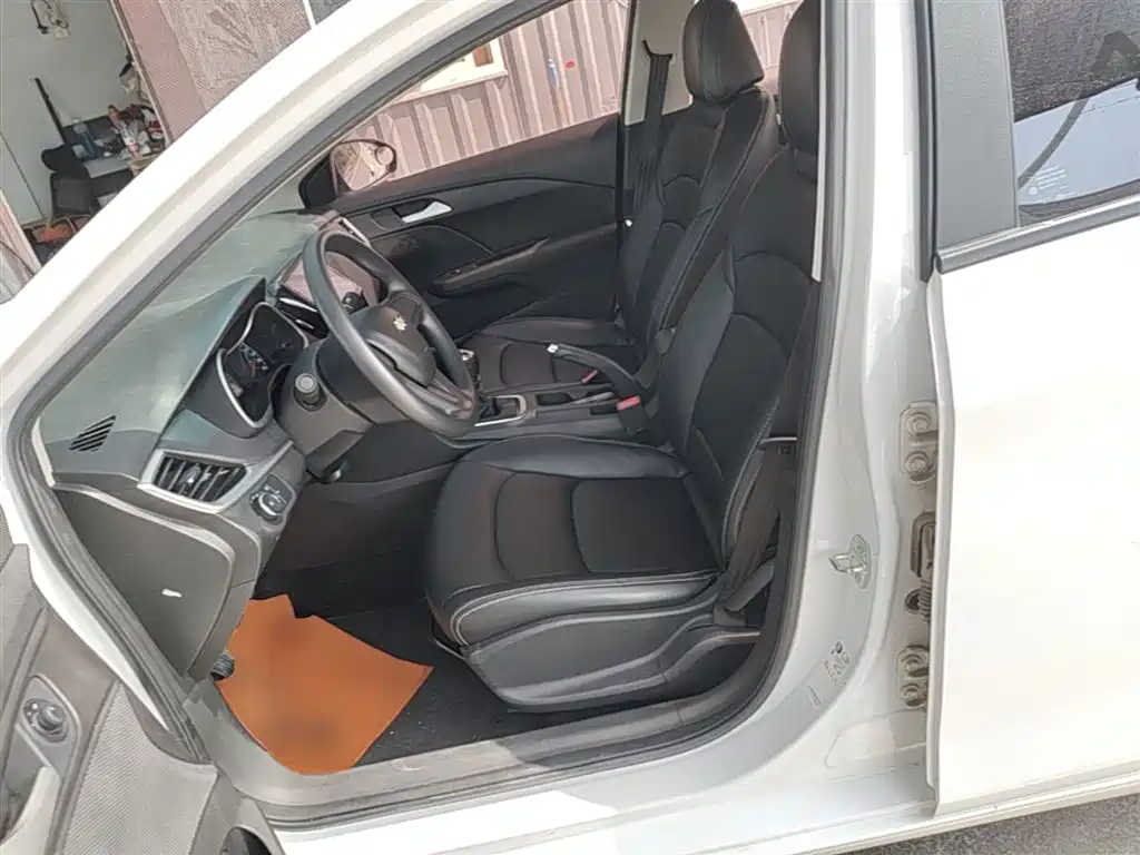 Chevrolet Cavalier 2016 1.5L Manual Enjoyment Edition фото 15