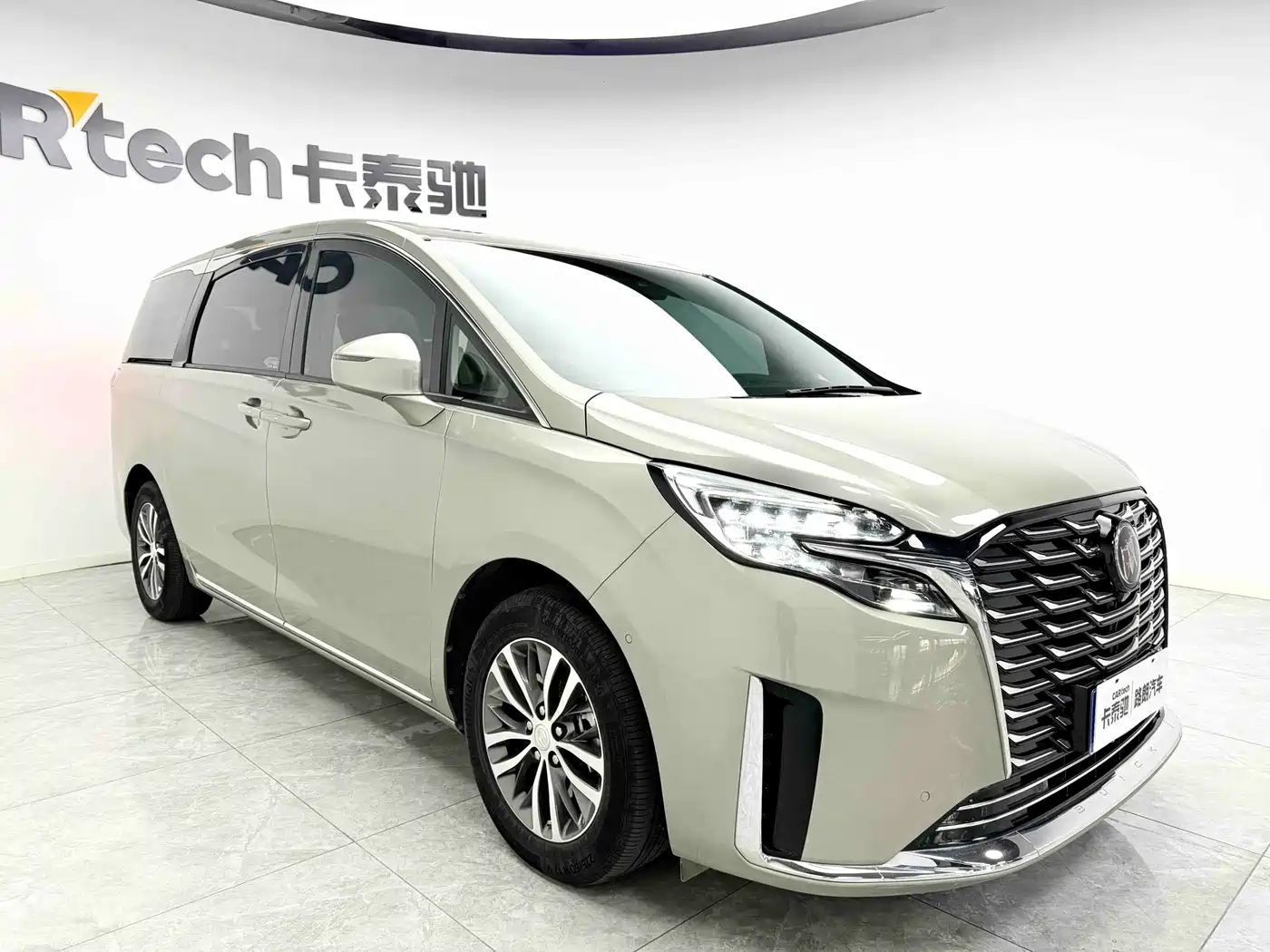 Buick GL8 2023 ES Landmaster Exclusive фото 3