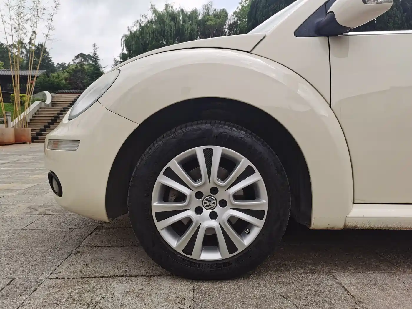 Volkswagen Beetle 2010 Model 2.0 BlackOrange Convertible Luxury Edition фото 5