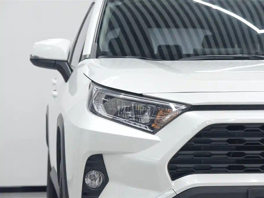 Toyota RAV4 Rongfang 2022 2.0L CVT 2WD Urban Edition фото 4