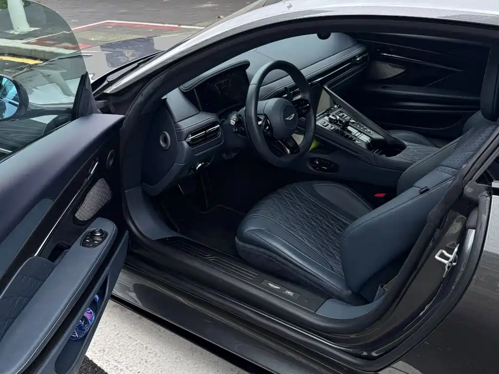 Aston Martin DB12 2024 2023 4.0T V8 Coupe