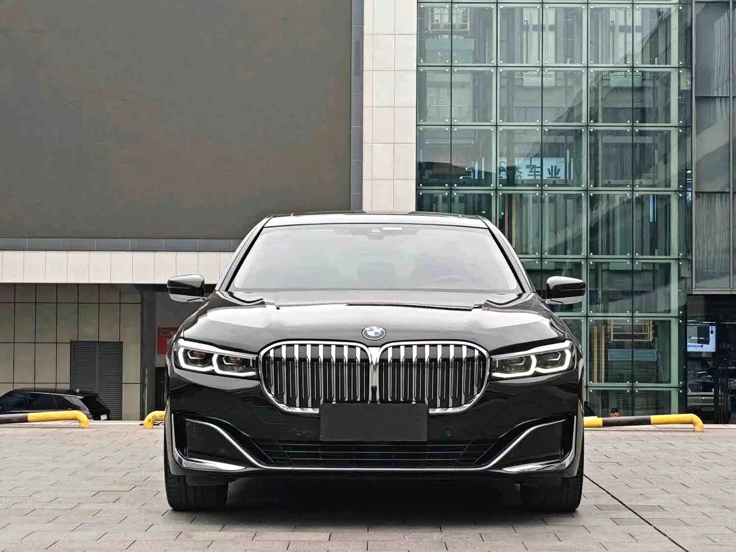 Фото 2 - BMW 7 Series