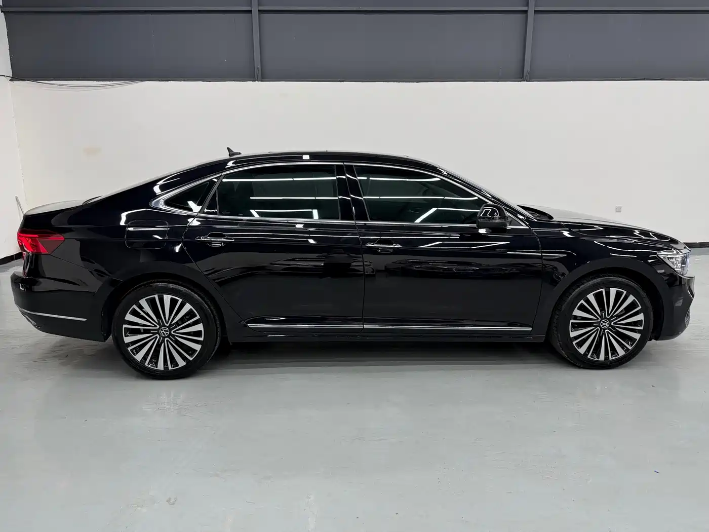 Volkswagen Passat 2020 Facelift 380TSI Luxury China VI фото 7