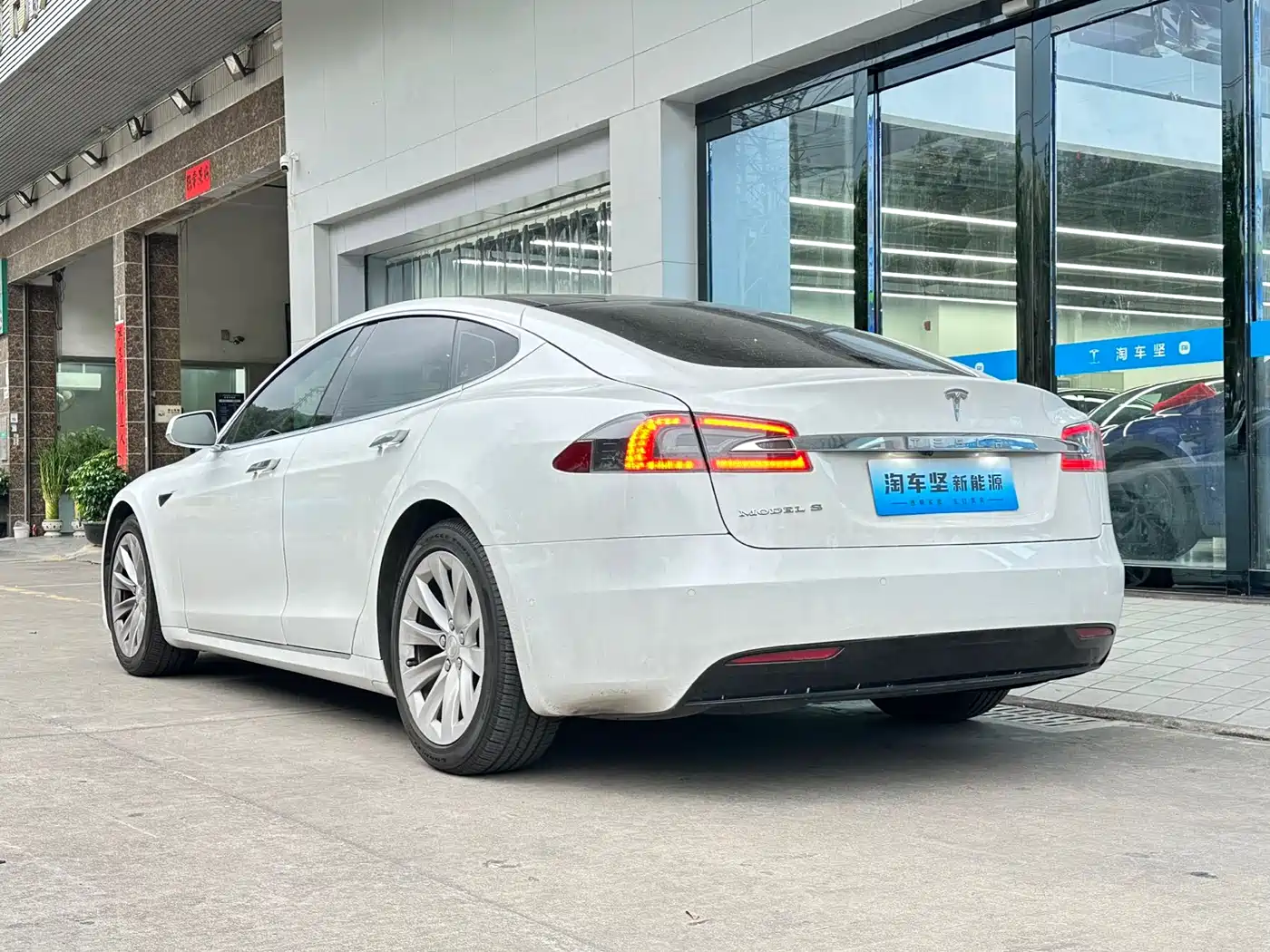 TESLA MODEL S