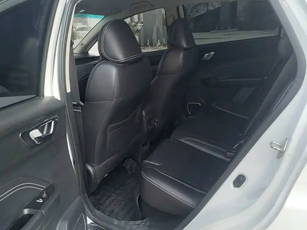 Фото 22 - Geely Vision X3