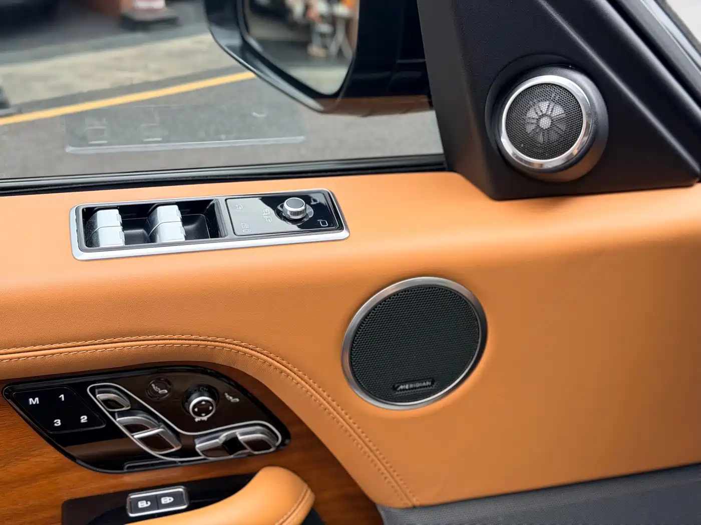 Photo 10 - Land Rover Range Rover