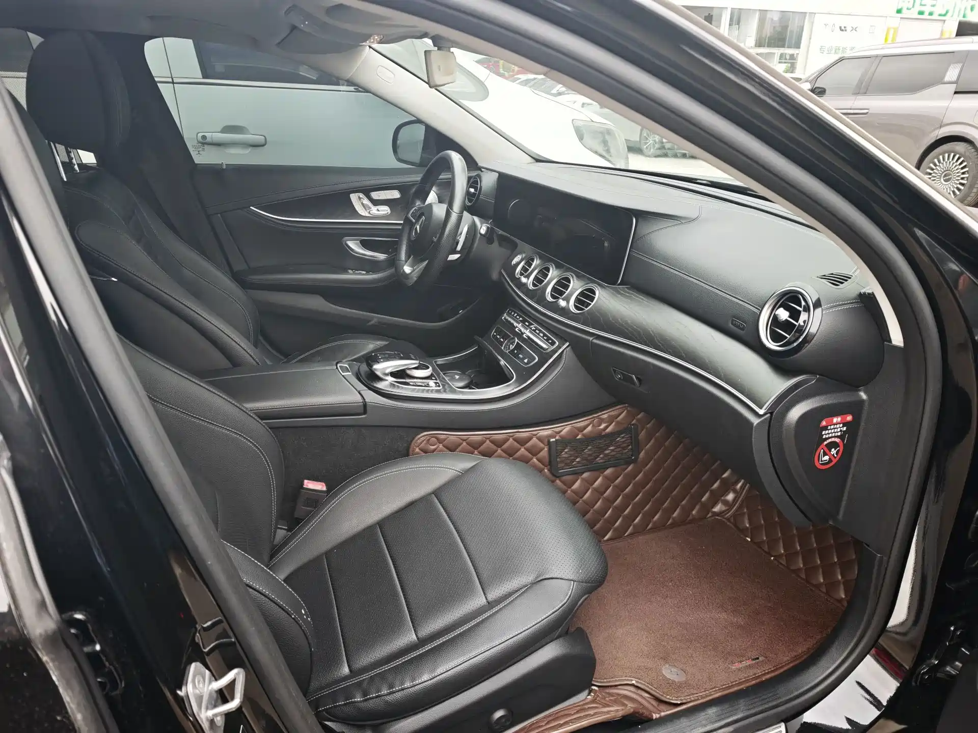 Photo 5 - Mercedes-Benz E-Class
