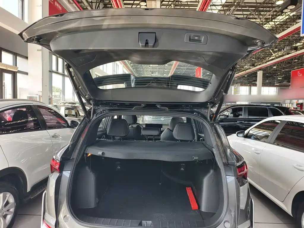 Фото 16 - Geely Coolray