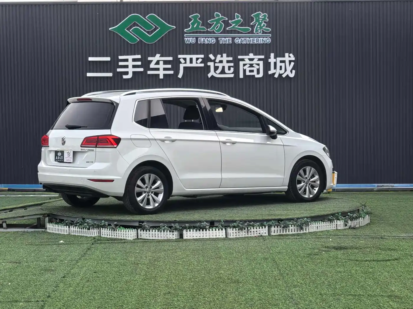 Volkswagen Golf Sportsvan 2016 230TSI Automatic Progressive фото 19