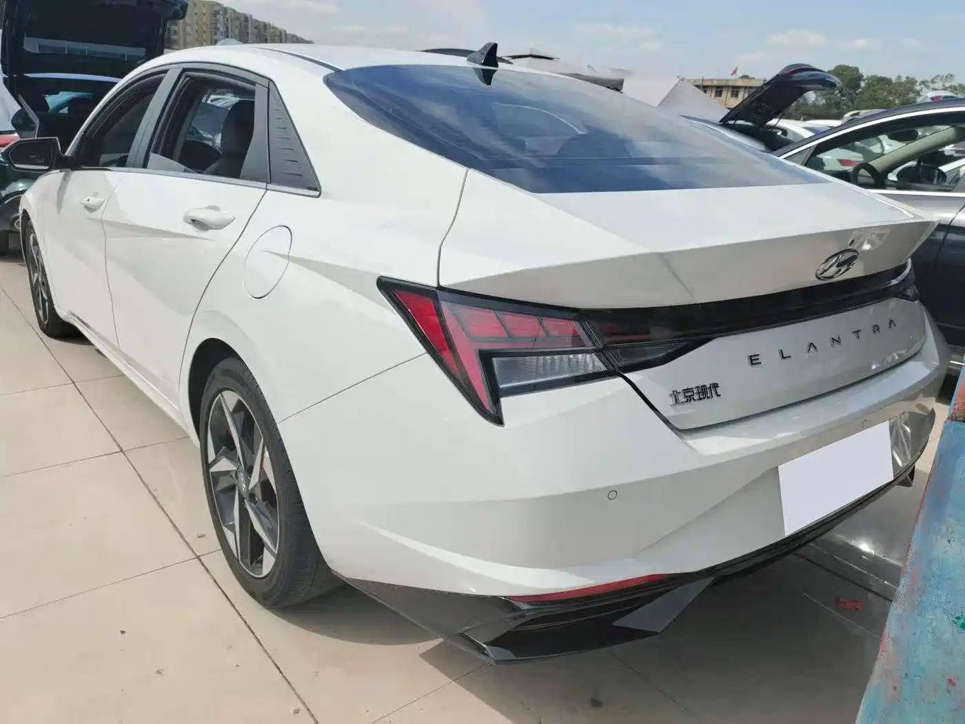 Hyundai Elantra 2022 1.5L CVT GLX Elite Edition фото 11