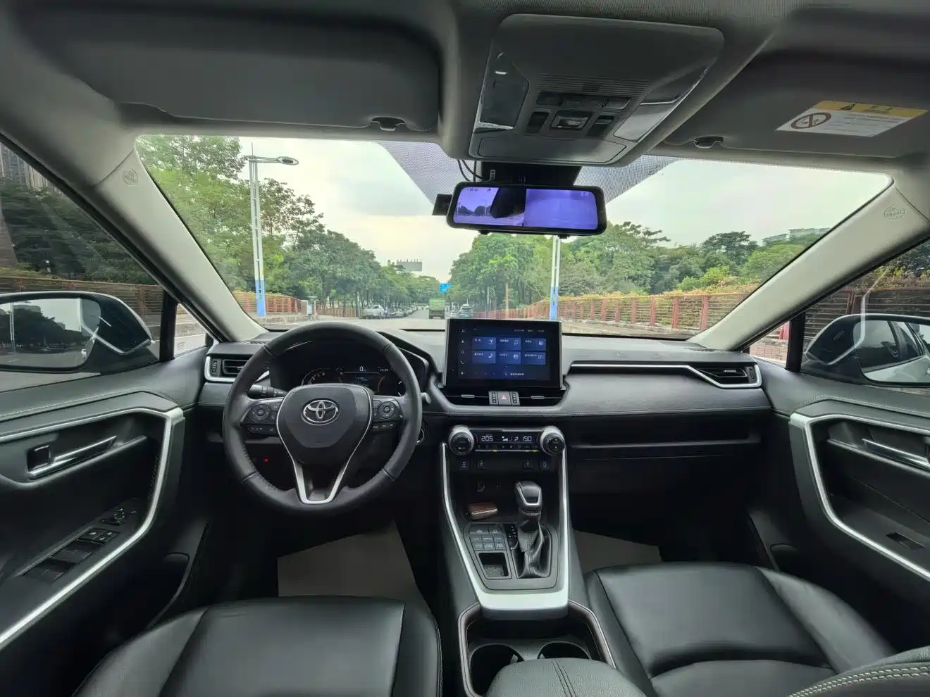 Photo 9 - Toyota RAV4