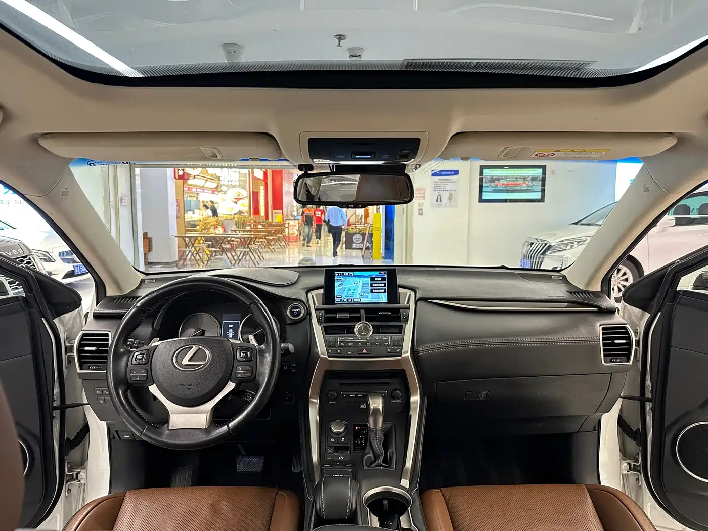 Фото 20 - Lexus NX