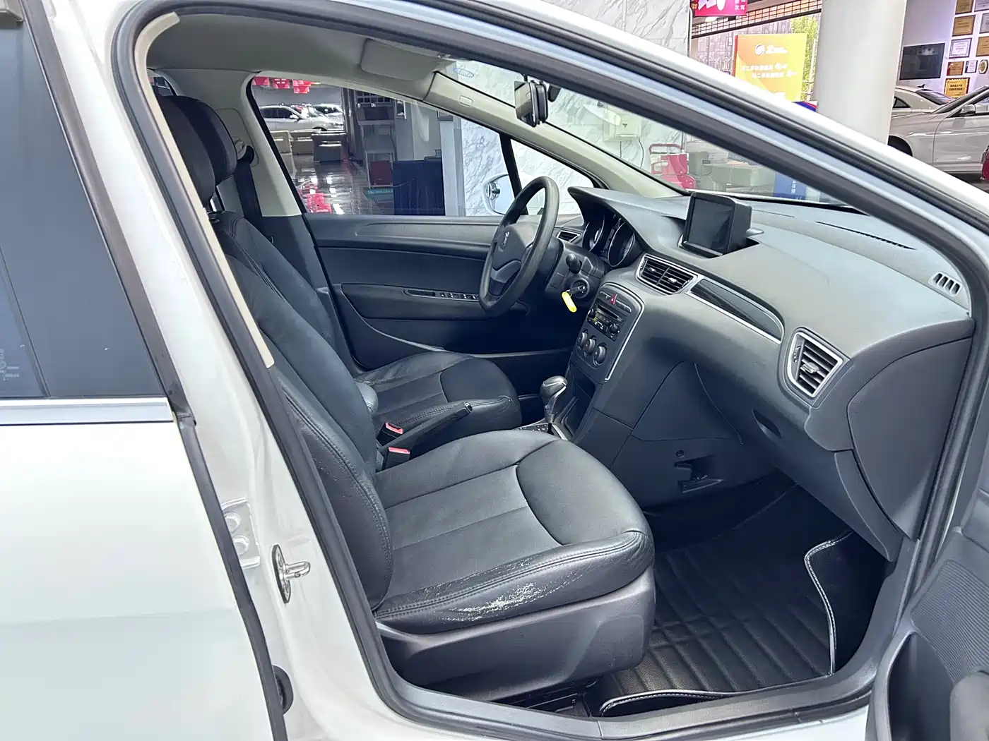 Peugeot 308 2014 Model Joy Edition Classic 1.6L Automatic Superior Style фото 10